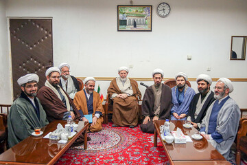 حضرت آمنه(س) ظرف نور مقدس رسول خدا(ص) بودند