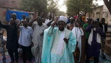 شیعیان مالی برای نجات مردم ایران از کرونا دست به دعا برداشتند+ تصاویر