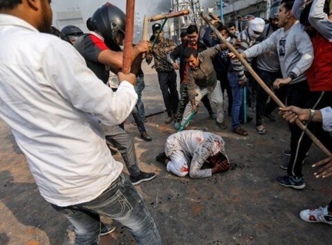 خشم کاربران توییتری از انتشار عکس حمله وحشیانه به تظاهرکننده مسلمان