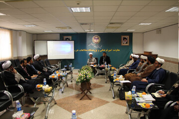 بکار گیری فضای مجازی برای ارتباط مسلمانان و غیر  مسلمانان امری ضروری است