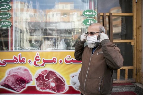 تصویری رپورٹ| کرونا وائرس سے بچاؤ کے لئے ایران میں عوام کی جانب سے فری ماسک تقسیم 