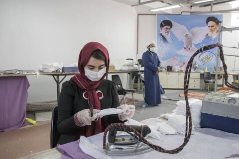 تصویری رپورٹ| کرونا وائرس سے بچاؤ کے لئے ایران میں عوام کی جانب سے فری ماسک تقسیم 