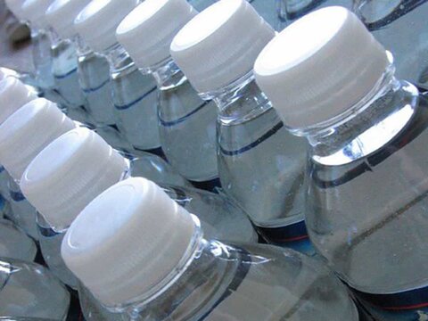 مسجدی ها بیش از 10 هزار بطری آب میان هندوهای تشنه توزیع کردند