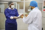 فیلم | اهدای گل به بیماران و کادر درمانی بیمارستان کامکار توسط طلاب جهادگر