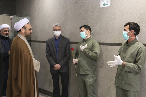 بازدید روحانیان خراسان شمالی از بیمارستان ویژه کرونا و دیدار با جهادگران سلامت