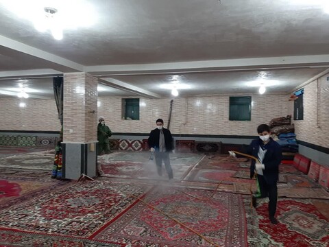 تصاویر / ضد عفونی کردن اماکن عمومی به همت طلاب حوزه علمیه بناب