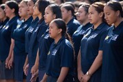 اجرای گروه سرود دانش‌آموزان بومی نیوزیلند در سالگرد حمله به مساجد کرایست‌چرچ