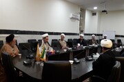 بالصور/ اجتماع تنسيقي للمؤسسات الحوزوية في محافظة كرمانشاه الإيرانية غرب البلاد لمكافحة كورونا