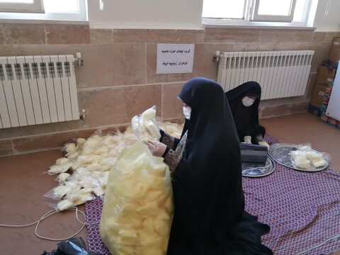 تصاویر شما/ فعالیت های جهادی طلاب حوزه علمیه خواهران زینبیه آبیک برای مقابله با کرونا