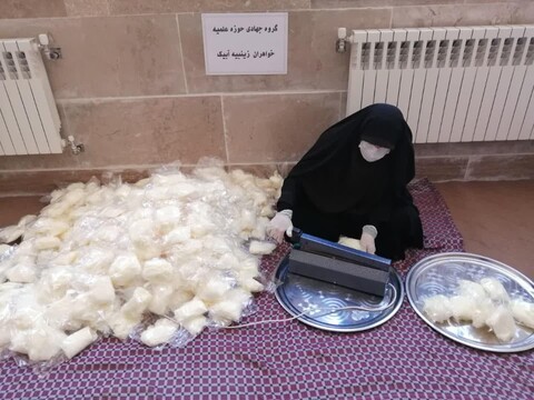 تصاویر شما/ فعالیت های جهادی طلاب حوزه علمیه خواهران زینبیه آبیک برای مقابله با کرونا