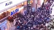فیلم| هجوم مردم به فروشگاهی در آلمان