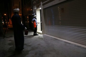 ضدعفونی معابر تهران توسط طلاب مدرسه حضرت حجت(عج)+ عکس