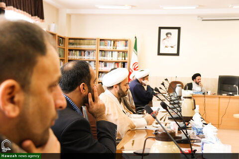 تصاویر نشست هم اندیشی مسئولان قرارگاه جهادی طلاب و روحانیون حوزه علمیه اصفهان