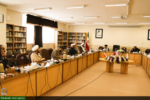 تصاویر نشست هم اندیشی مسئولان قرارگاه جهادی طلاب و روحانیون حوزه علمیه اصفهان