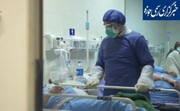 فیلم | لحظاتی از حضور یک روحانی جهادی در کنار بیماران