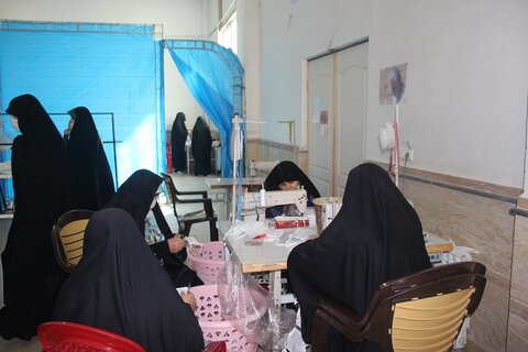 تصاویر/ فعالیتهای طلاب جهادی در قرارگاه  حضرت خدیجه (س) مرکز خدمات حوزه علمیه قزوین