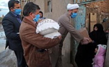 توزیع ۱۰۰ بسته حمایتی  توسط مرکز افق امامزاده احمد(ع)