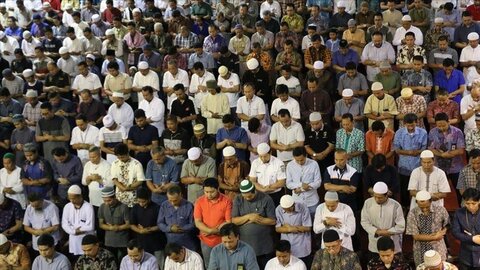 COVID-19: Countries ban Friday prayers, Muslims at home