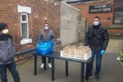 خدمت‌رسانی آشپزخانه اسلامی در انگلیس به بی‌خانمان‌ها در بحران کرونا