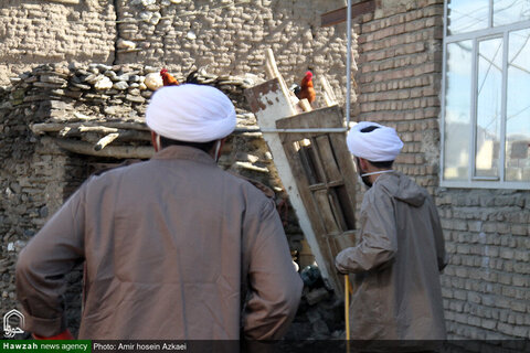 تصویری رپورٹ| ایرانی علماء مختلف دیہاتوں میں  جراثیم کش سپرے کرنے میں مشغول