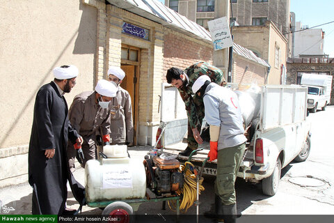 تصویری رپورٹ| ایرانی علماء مختلف دیہاتوں میں  جراثیم کش سپرے کرنے میں مشغول