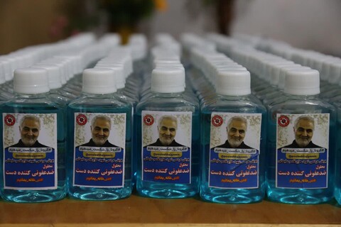 تصاویر / توزیع بسته‌های بهداشتی توسط قرارگاه جهادی مدرسه علمیه امام صادق(ع) اهر در بین مردم