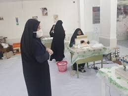 توزیع بسته‌های اقلام بهداشتی توسط بانوان بسیجی قمی