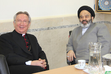 خود را در کنار بیماران، خانواده‌های قربانیان، پزشکان و پرستاران می‌دانیم