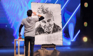 اهدای انگشتر سردار سلیمانی به هنرمند جوان عصر جدید