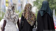 گریه زن مسلمان در آمریکا به خاطر کشف حجاب اجباری