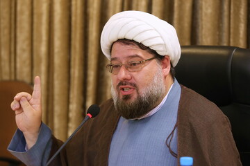 احترام ویژه بیماران به طلاب جهادگر در بیمارستان‌ها / حضور جهادی حوزویان روانشناس بر بالین بیماران کرونایی