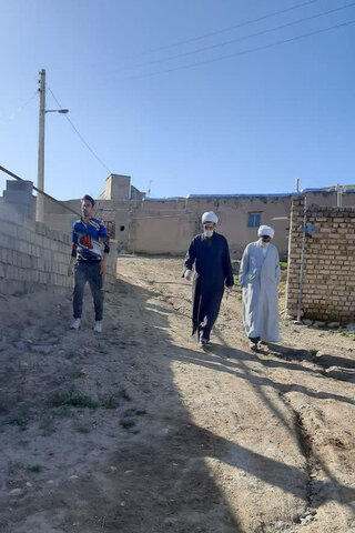 تصاویر/ حضور گروه جهادی «فی قلوب» طلاب بیجاری در ضدعفونی کردن روستاهای شهرستان