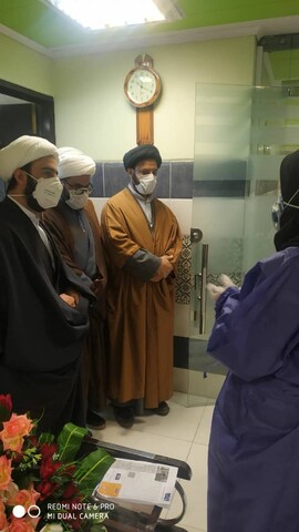 تصویری رپورٹ| حوزہ علمیہ صوبہ لرستان کے مسئولین کی کرونا کے مریضوں سے مقامی ہسپتال کا دورہ