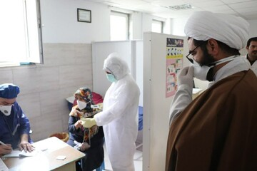 تصاویر/ دیدار امام جمعه قروه با کادر درمانی و پرستاران بخش کرونا بیمارستان شهید بهشتی