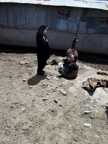 تصاویر شما/ کمک‌رسانی خواهران طلبه جهادی استان گیلان در مبارزه با کرونا