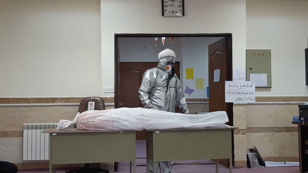 طلاب جهادگر کبودرآهنگ آماده تغسیل و تکفین اموات کرونایی هستند 