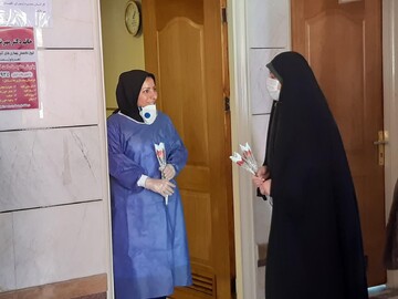 قدردانی هیئت امنای مدرسه علیمه انسیة الحوراء از کادر درمانی ورامین+ عکس