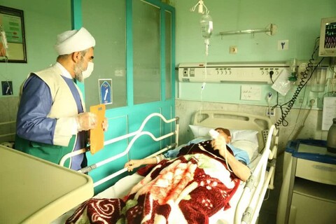 تصاویر شما/ بازدید امام جمعه بوئین زهرا از بیمارستان امیرالمومنین(ع) و عیادت از بیماران کرونایی