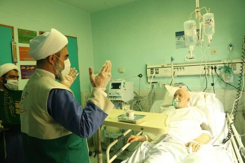 تصاویر شما/ بازدید امام جمعه بوئین زهرا از بیمارستان امیرالمومنین(ع) و عیادت از بیماران کرونایی