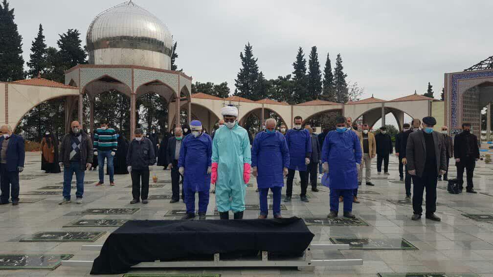 تصاویر شما / تغسیل اموات کرونایی توسط طلاب جهادی مدرسه علمیه امام جعفر صادق(ع) بهشهر