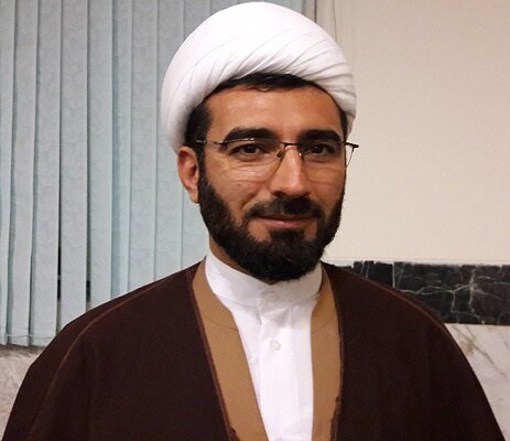 حجت الاسلام علی بهمنی مدیر مدرسه علمیه حضرت امیرالمومنین(ع) صحنه