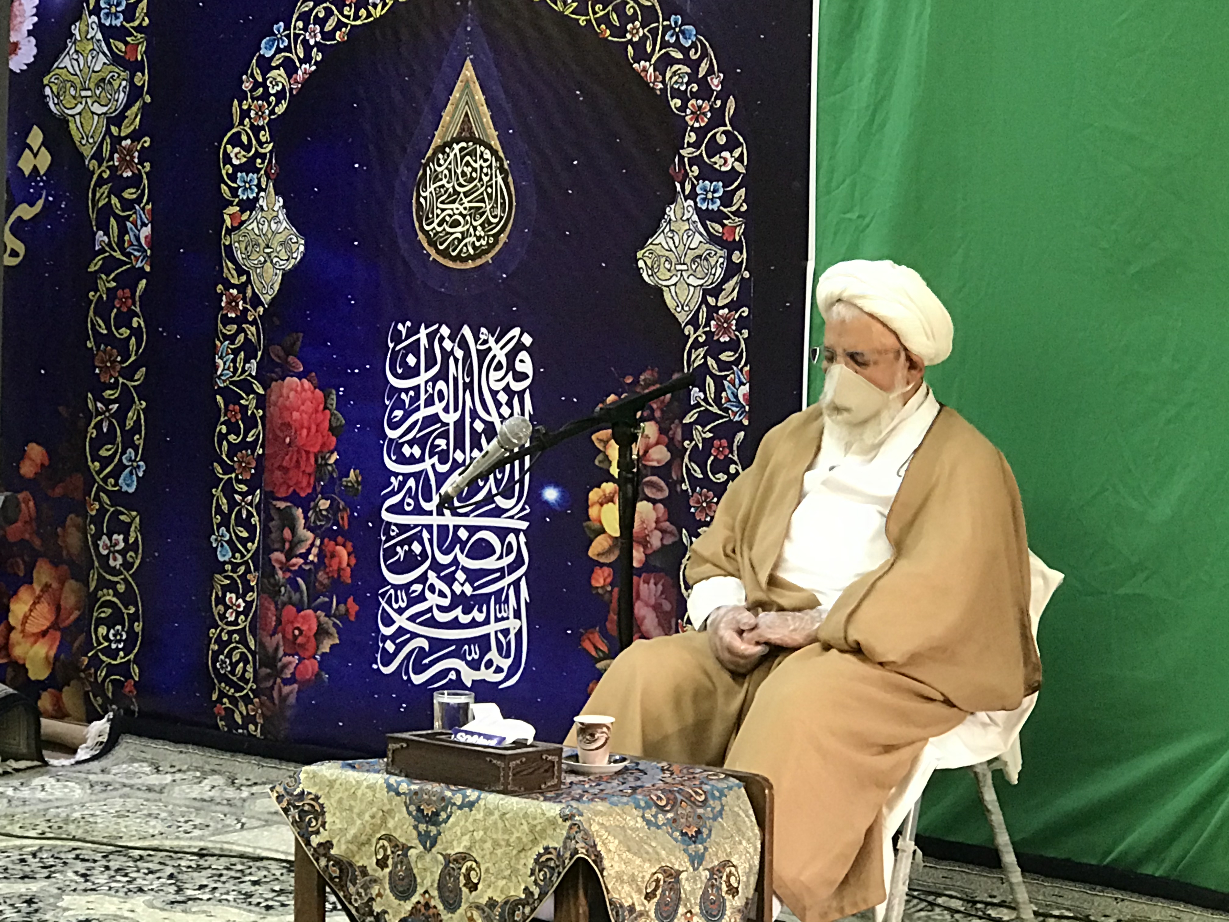 آیت الله ناصری: دست طلاب جهادی را می بوسم