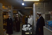 فیلم/ اهدای رایگان ماسک به جهادگران عرصه سلامت توسط طلاب جهادی