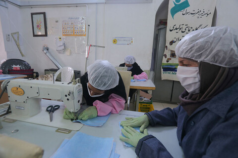 تولید ماسک توسط گروه جهادی سردار سلیمانی در بیرجند
