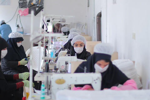تولید ماسک توسط گروه جهادی سردار سلیمانی در بیرجند
