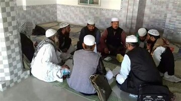 امامان جماعت بنگالی: روزه داران نمازهای ماه رمضان را در خانه اقامه کنند