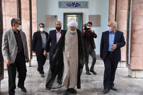 به مناسبت روز سعدی نماینده ولی فقیه در فارس از آرامگاه سعدی بازدید کرد