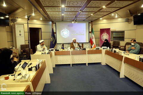 بالصور/ مؤتمر صحفي للنجاح في الحوزات العلمية النسوية في إيران بقم المقدسة