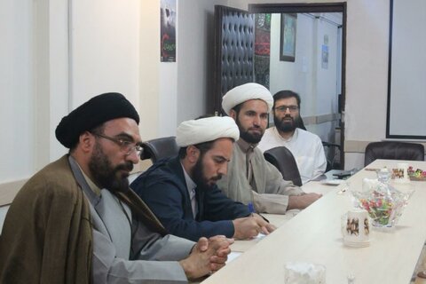 تصاویر/ نشست روحانیون، طلاب و حوزویان شهرستان بیجار با مدیر حوزه علمیه کردستان