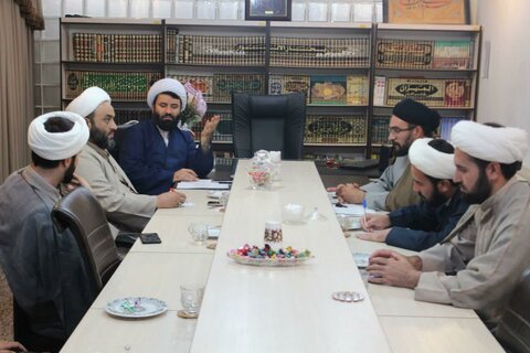 تصاویر/ نشست روحانیون، طلاب و حوزویان شهرستان بیجار با مدیر حوزه علمیه کردستان